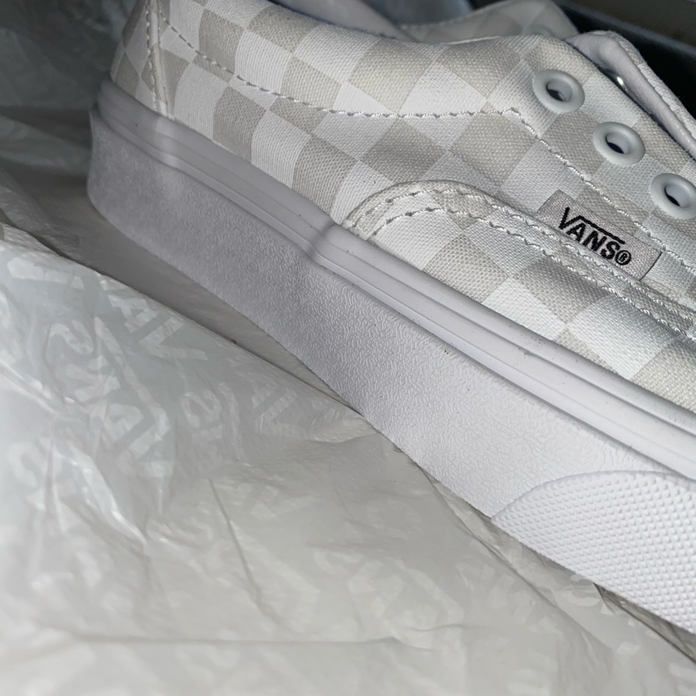 Vans - Picture 6 of 9